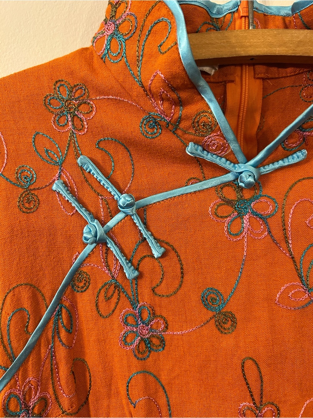 90s / Y2K Chinoiserie Dragon Silk Hangzhou Orange Embroidered Top | M (Fits S) - Picture 4 of 7